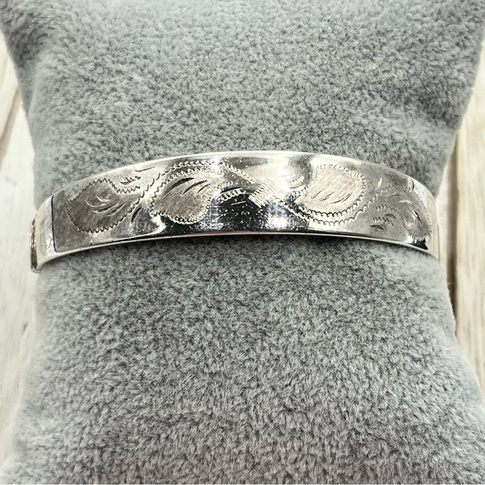 Danilo Mingardi 1980sEngraved floral sterling Silver hinged bangle Bracelet
